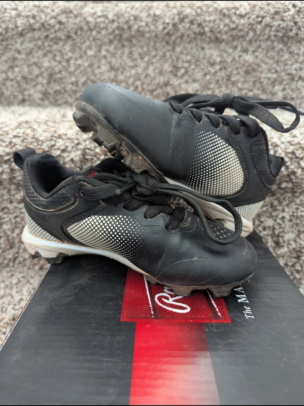 Rawlings Black and White Kids Baseball Cleats Size 10